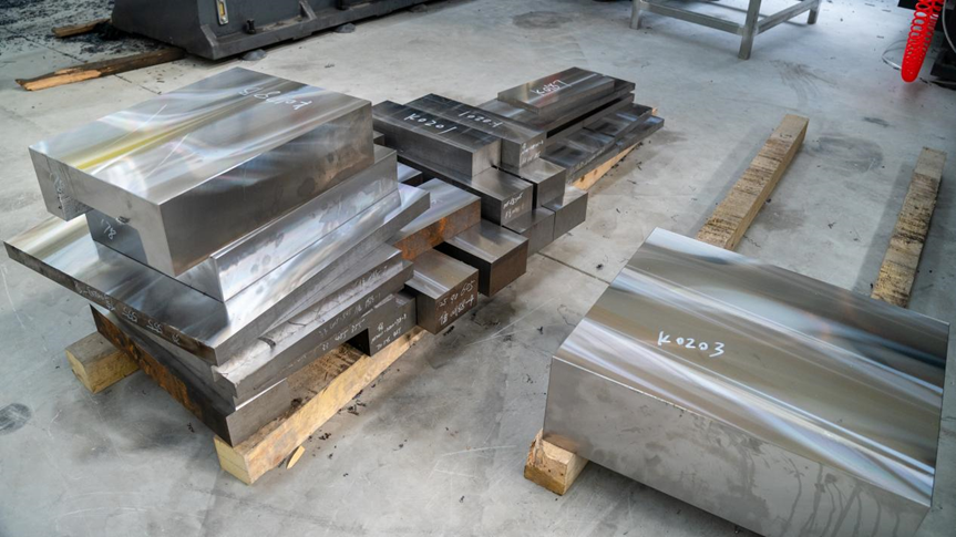4 Key Factors for Choosing the Right Mold Steel